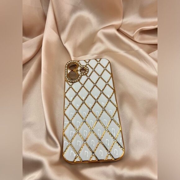 White and Gold Diamond Pattern IPhone 16 Case - Picture 4 of 5